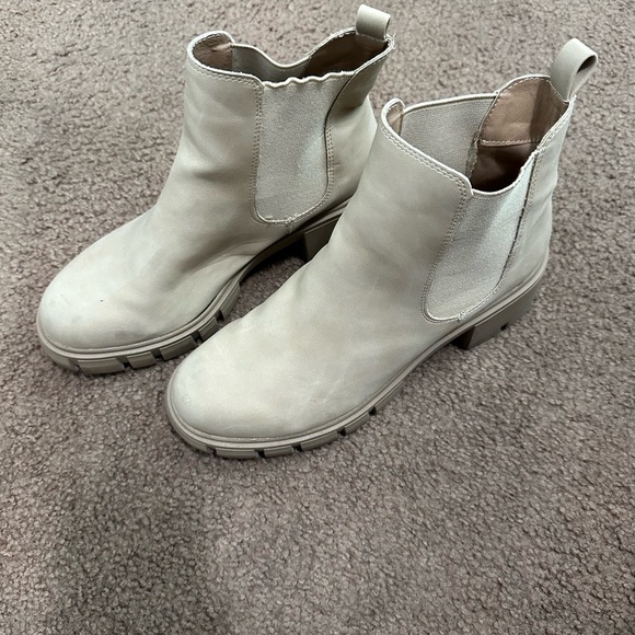 Madden Girl Boots‎ - Picture 2 of 4